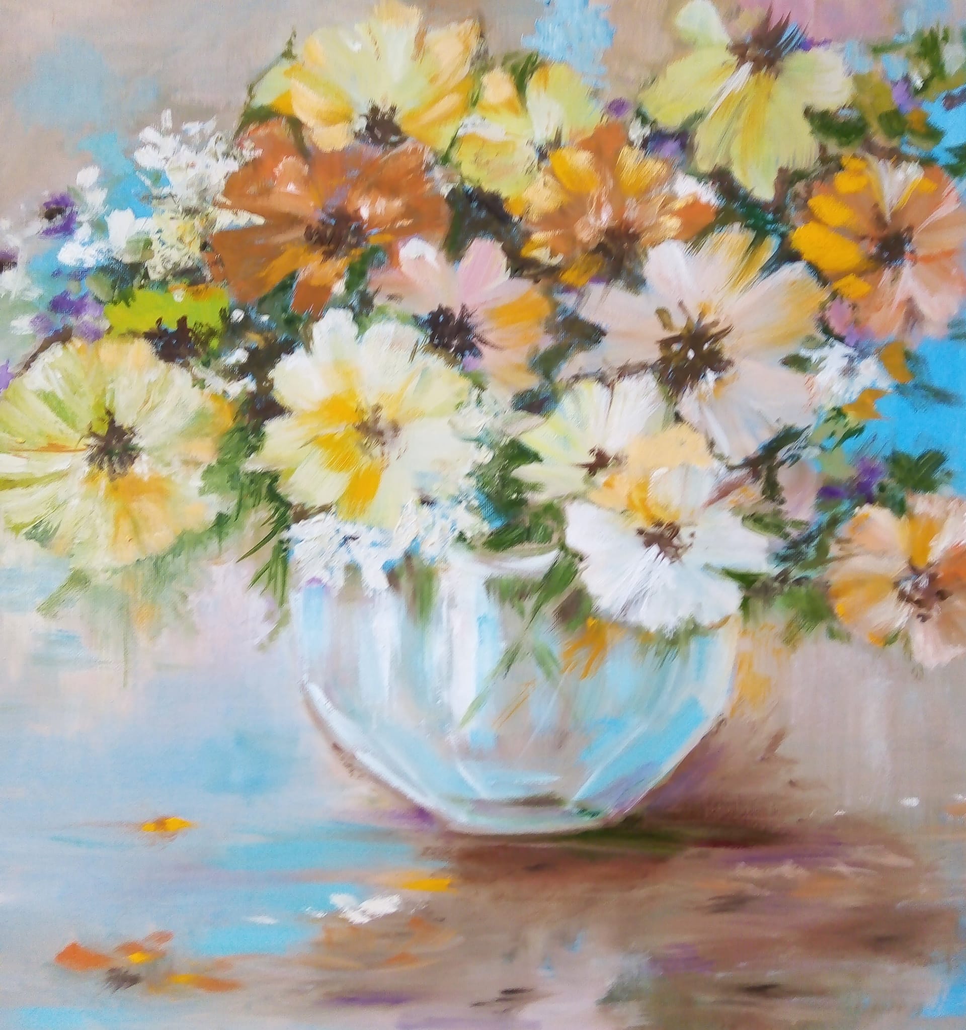 Květiny ve skleněné míse